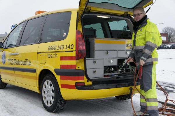 TCS-Patrouille im Winter 21 vermehrt auch wegen Elektroautos im Einsatz