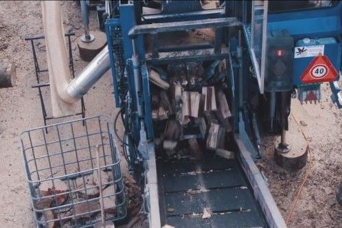 Panolin Öl: Beim Weltrekord in der Holzspalterei lief es wie geschmiert - Holzspalter