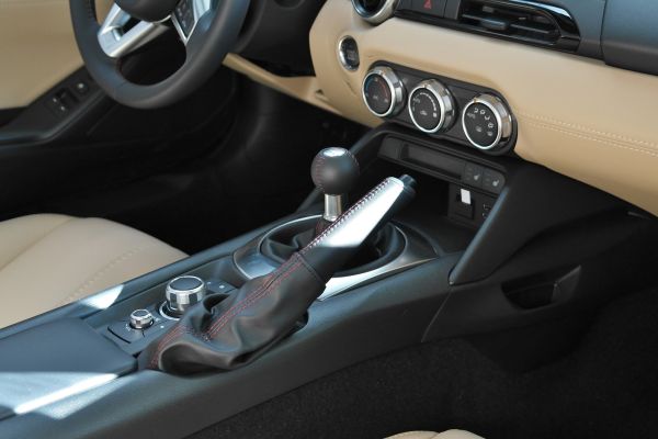 Schweizer Auto-Markt wächst im Oktober | Fahrzeug Verkauf